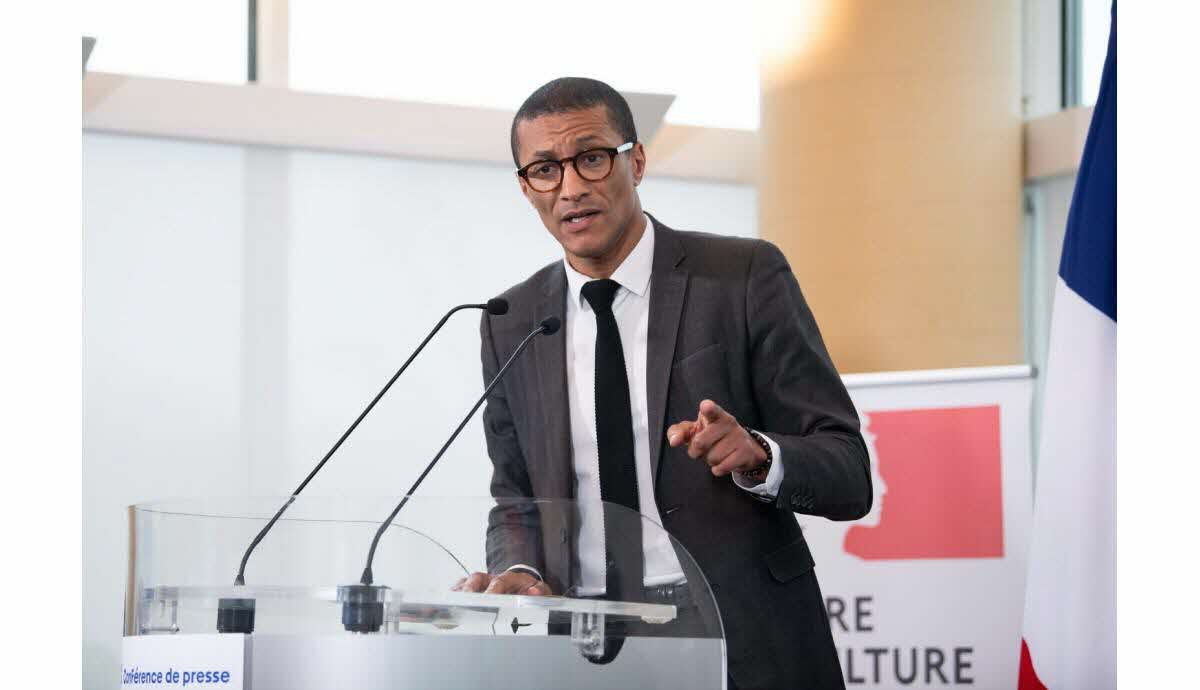 Karim Bouamrane, maire socialiste de Saint-Ouen, se profile comme une figure clé du paysage politique français