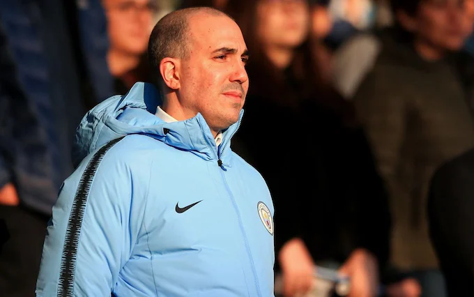 Omar Berrada, expert en gestion sportive, devient PDG de Manchester United. Découvrez comment ce Marocain redéfinit l’avenir du club anglais