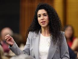 Rachel Bendayan prend la tête du ministère de l’Immigration du Canada, avec pour mission de redéfinir une politique migratoire efficace et humaine.
